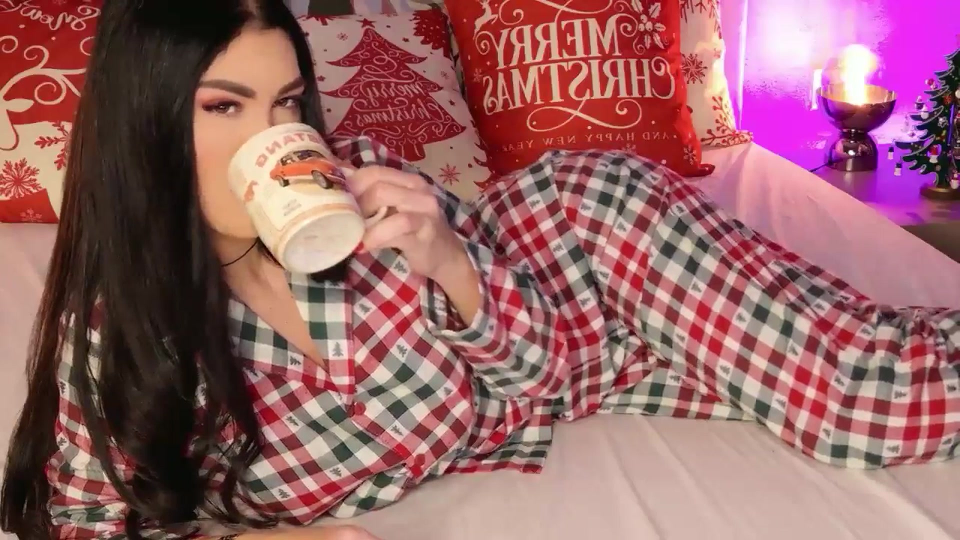 Gallery image thumbnail from AllisonDesire's myfreecams stream on, 12/26/2025, 16:39 image 7 of 20