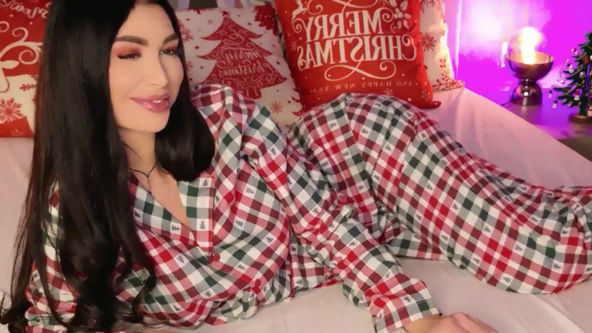 Gallery image thumbnail from AllisonDesire's myfreecams stream on, 12/26/2025, 16:39 image 9 of 20