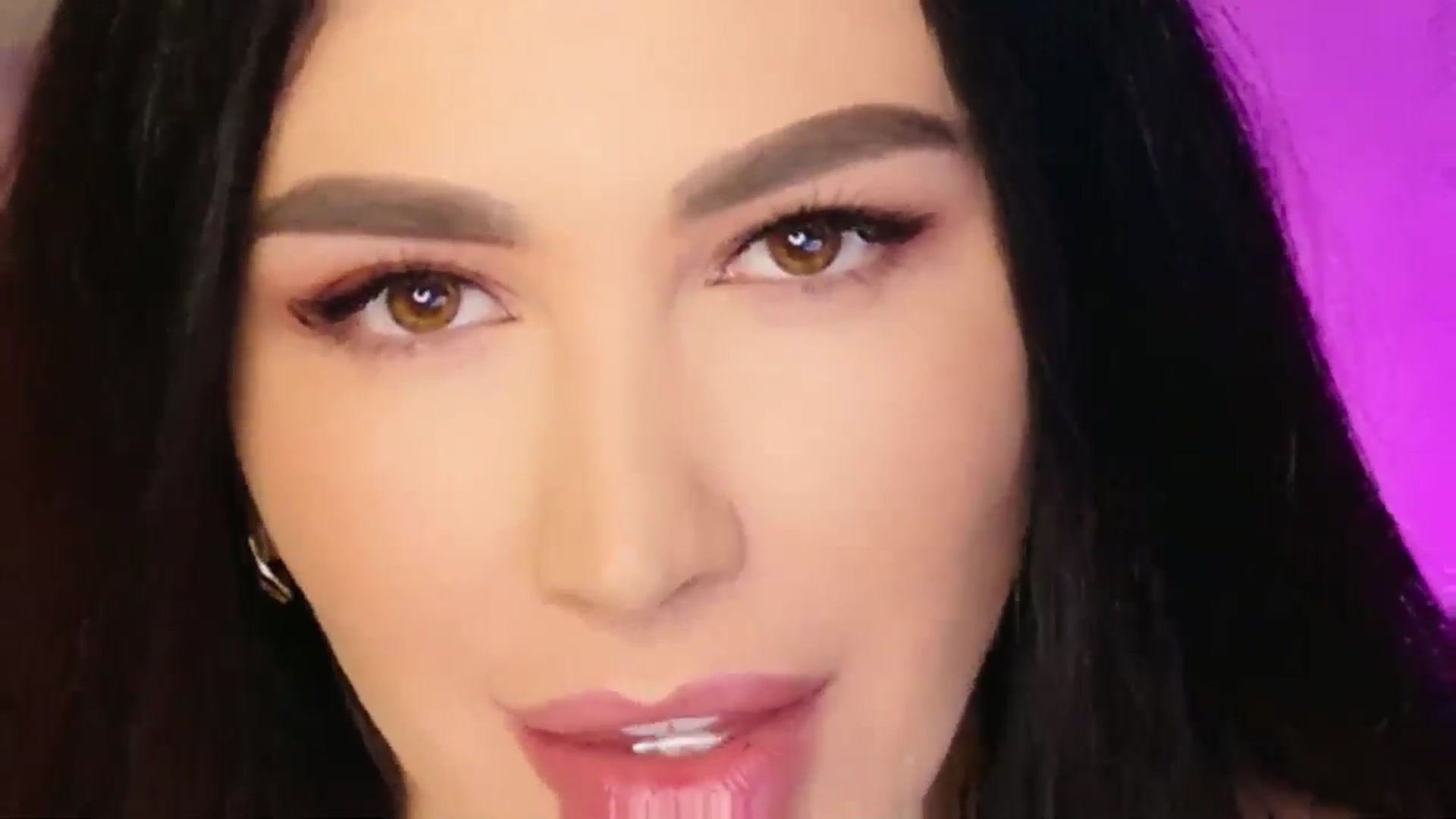 Gallery image thumbnail from AllisonDesire's myfreecams stream on, 12/28/2025, 17:11 image 6 of 20