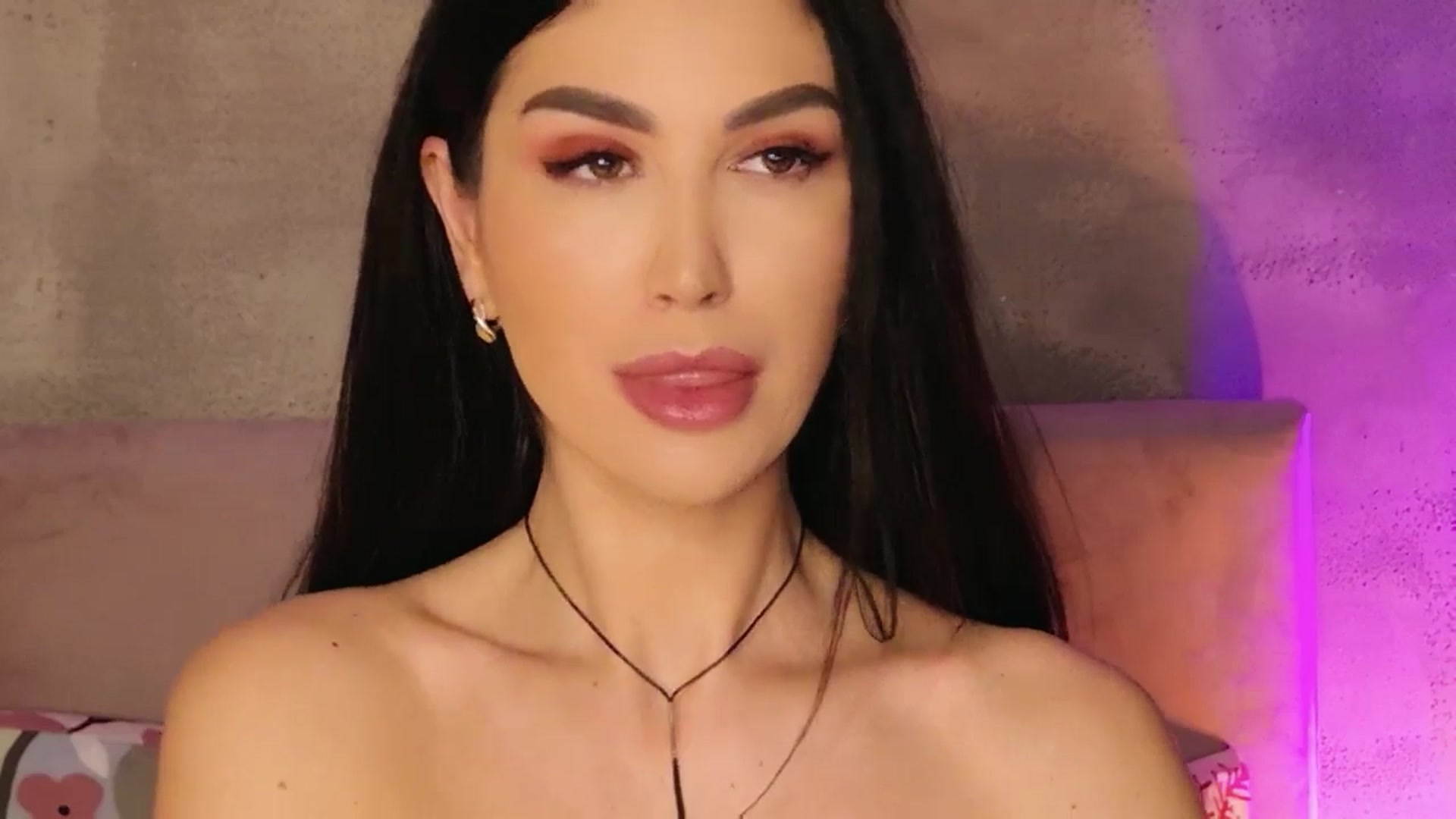 Gallery image thumbnail from AllisonDesire's myfreecams stream on, 12/28/2025, 19:23 image 18 of 20