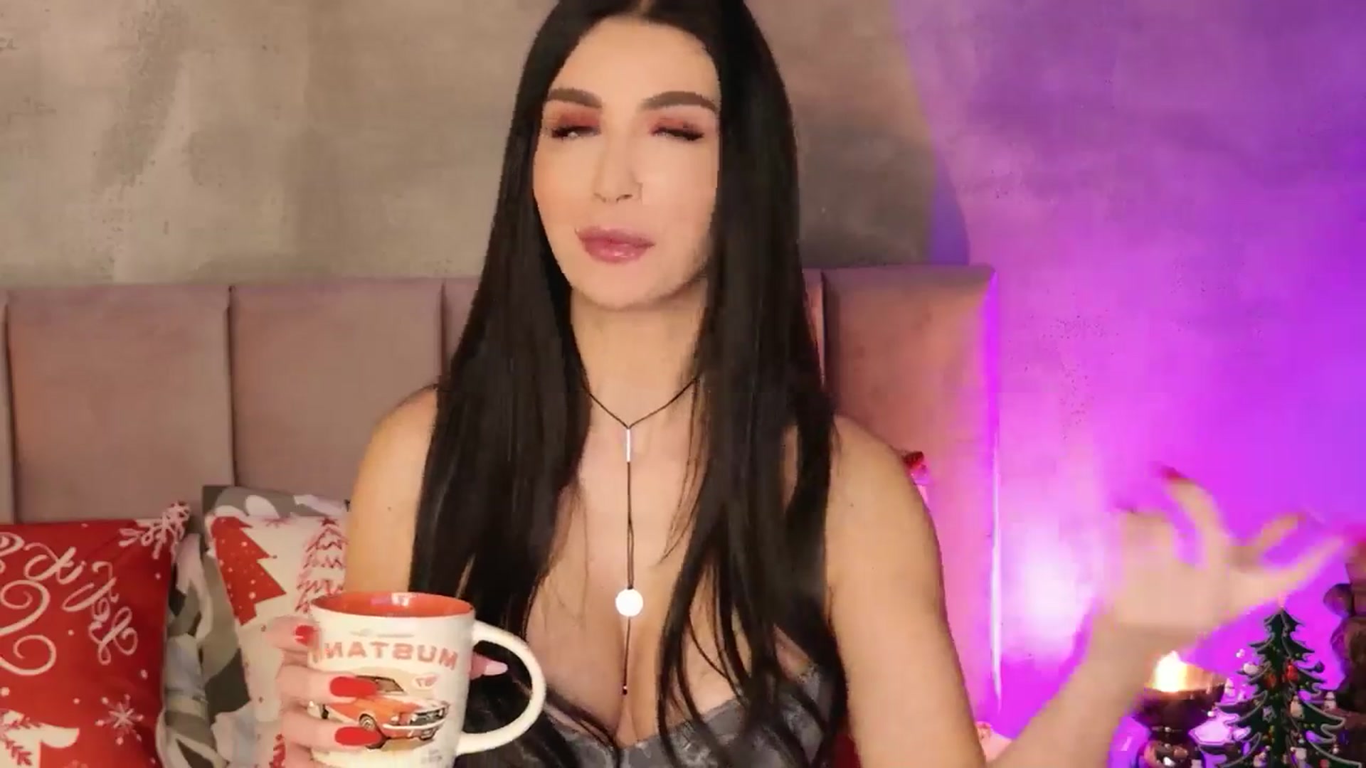 Gallery image thumbnail from AllisonDesire's myfreecams stream on, 12/30/2025, 17:35 image 16 of 20