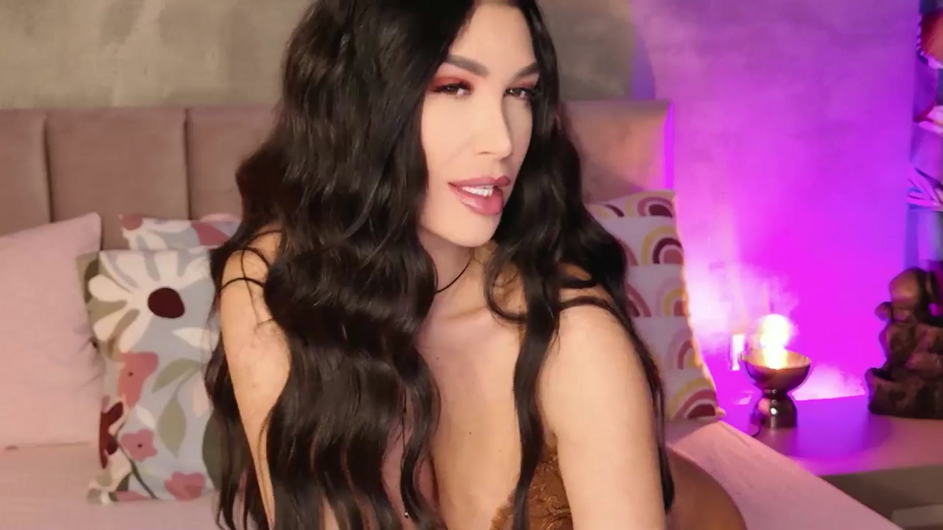 Gallery image thumbnail from AllisonDesire's myfreecams stream on, 01/03/2026, 08:12 image 16 of 20