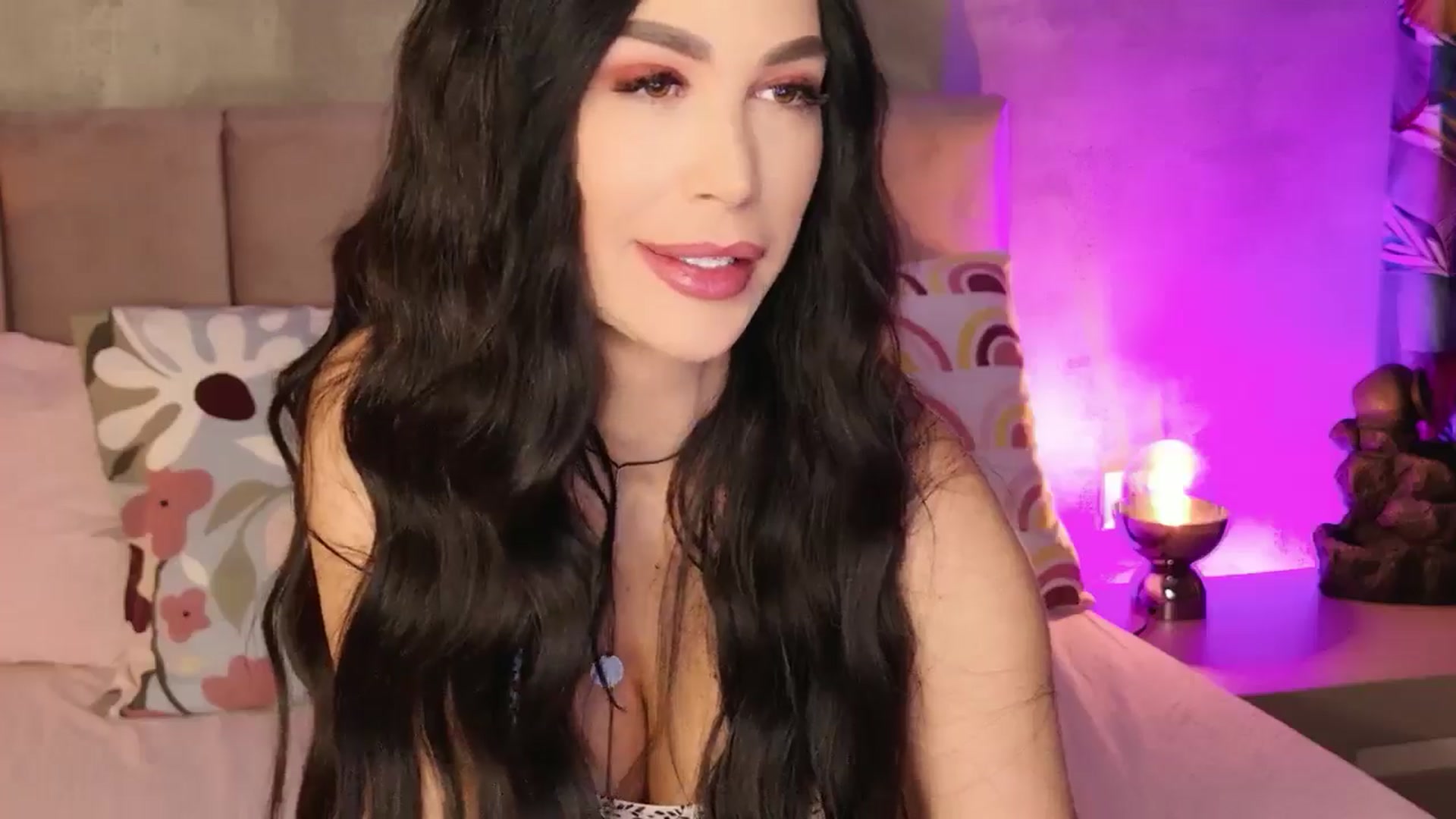 Gallery image thumbnail from AllisonDesire's myfreecams stream on, 01/04/2026, 06:54 image 14 of 20