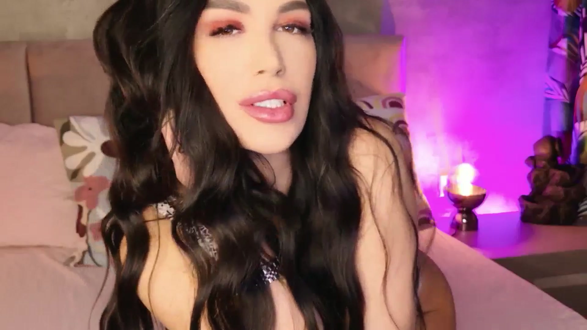 Gallery image thumbnail from AllisonDesire's myfreecams stream on, 01/04/2026, 07:37 image 2 of 20