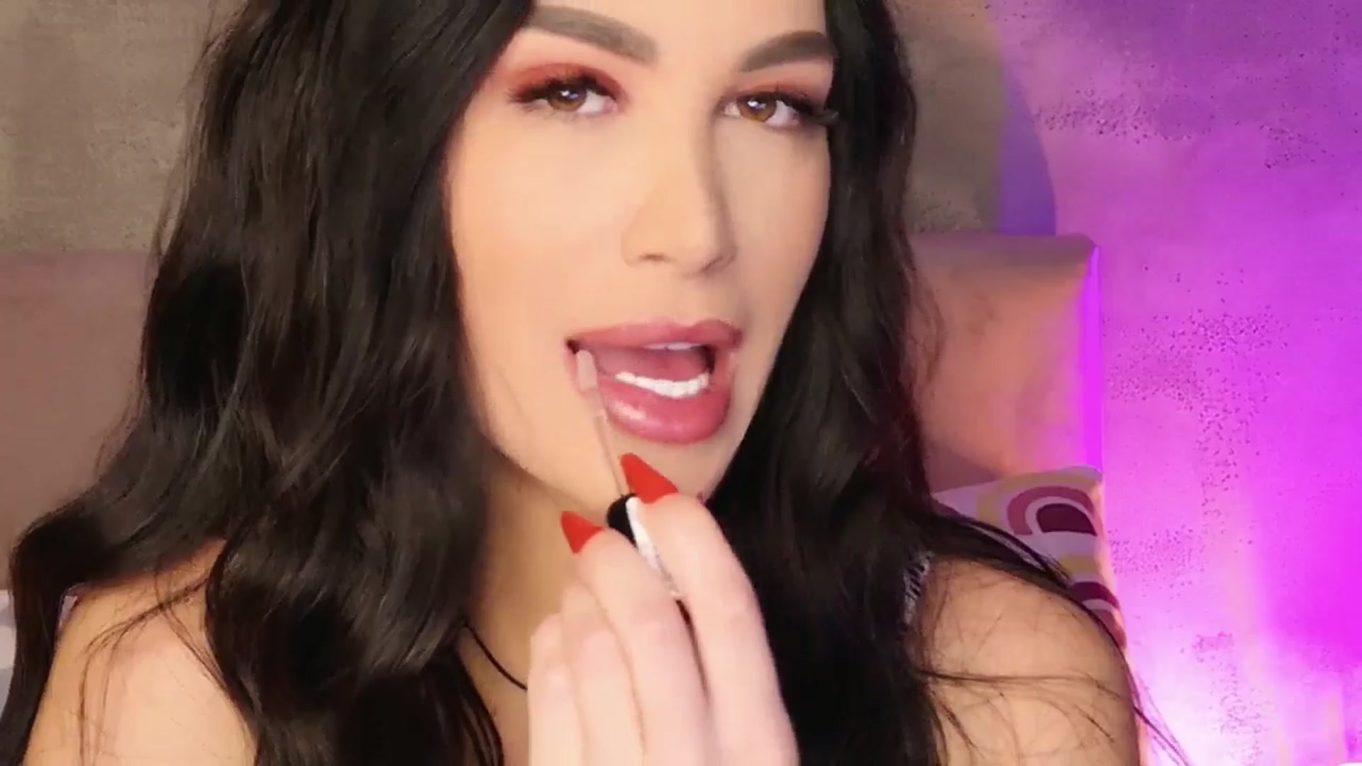 Gallery image thumbnail from AllisonDesire's myfreecams stream on, 01/04/2026, 07:37 image 10 of 20