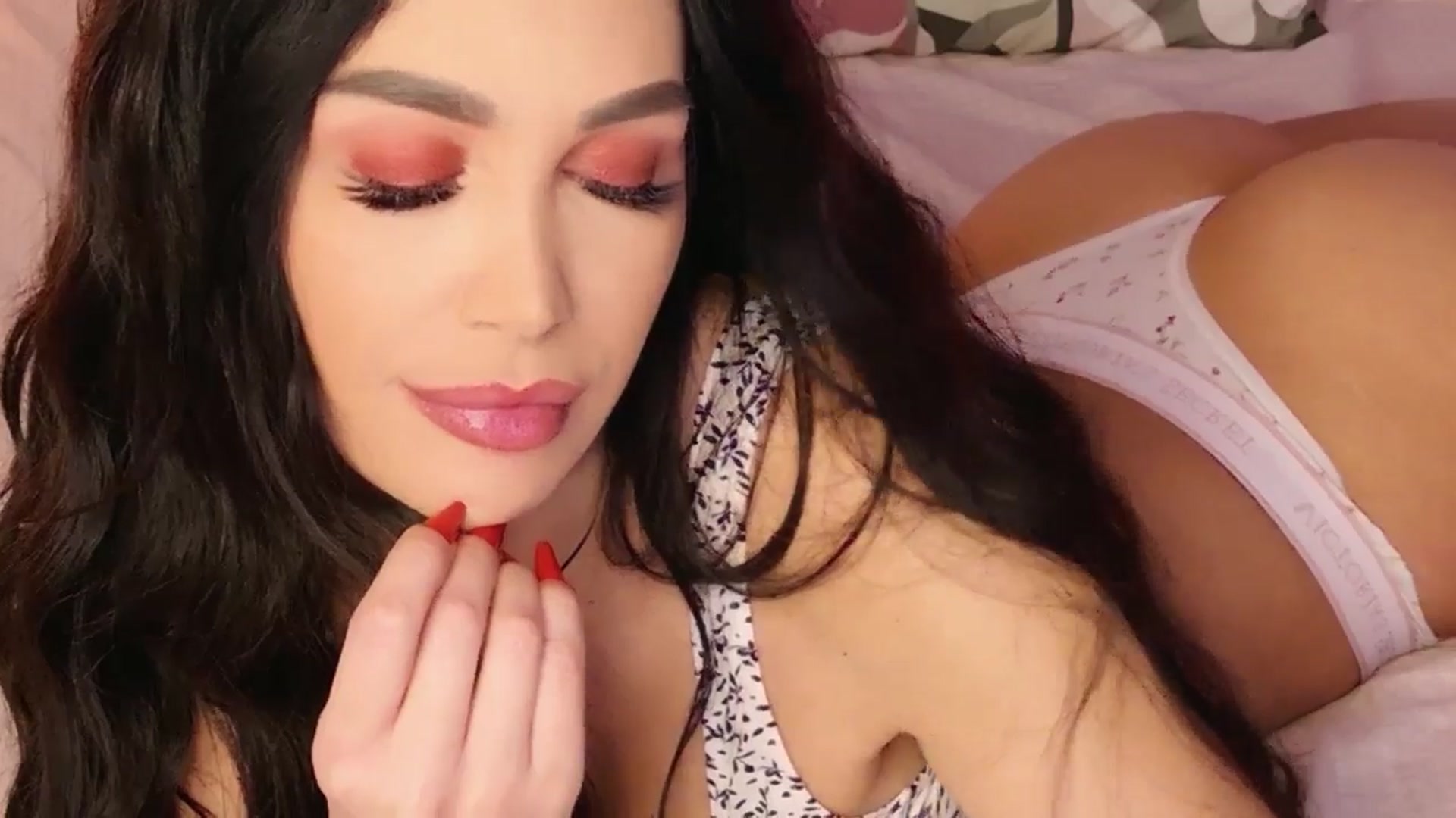 Gallery image thumbnail from AllisonDesire's myfreecams stream on, 01/04/2026, 09:02 image 14 of 20