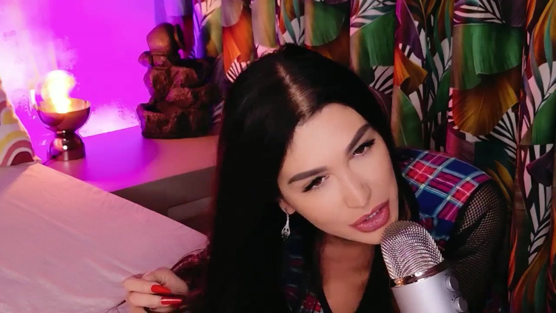 Gallery image thumbnail from AllisonDesire's myfreecams stream on, 01/06/2026, 14:34 image 8 of 20
