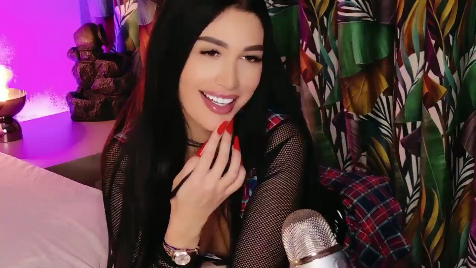 Gallery image thumbnail from AllisonDesire's myfreecams stream on, 01/06/2026, 18:39 image 1 of 20
