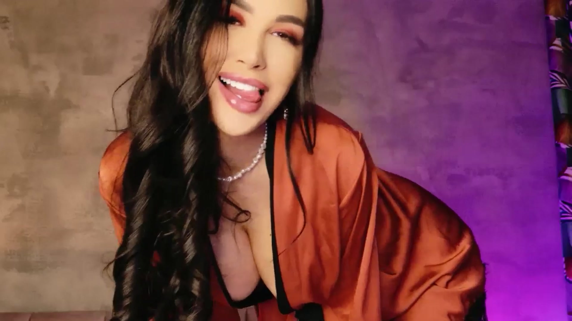 Gallery image thumbnail from AllisonDesire's myfreecams stream on, 01/07/2026, 19:17 image 6 of 20