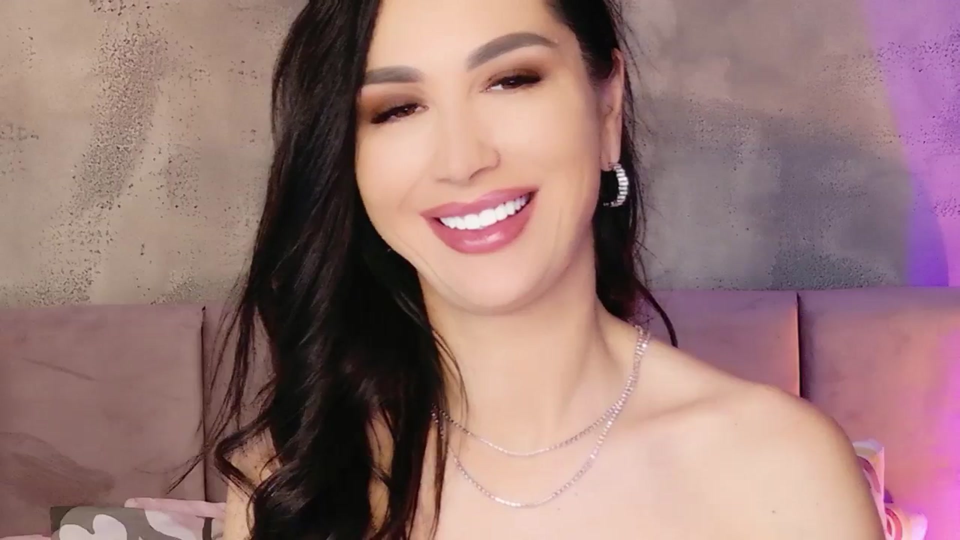 Gallery image thumbnail from AllisonDesire's myfreecams stream on, 01/14/2026, 07:57 image 13 of 20