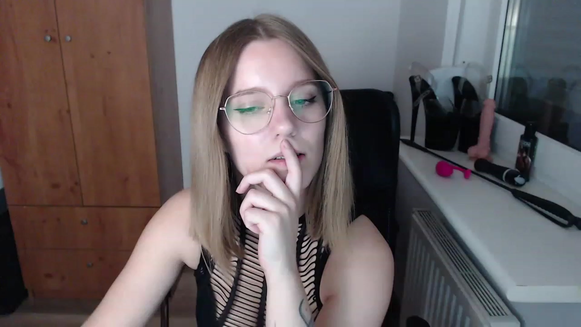 Gallery image thumbnail from Allison_here's myfreecams stream on, 11/22/2022, 16:41 image 10 of 20