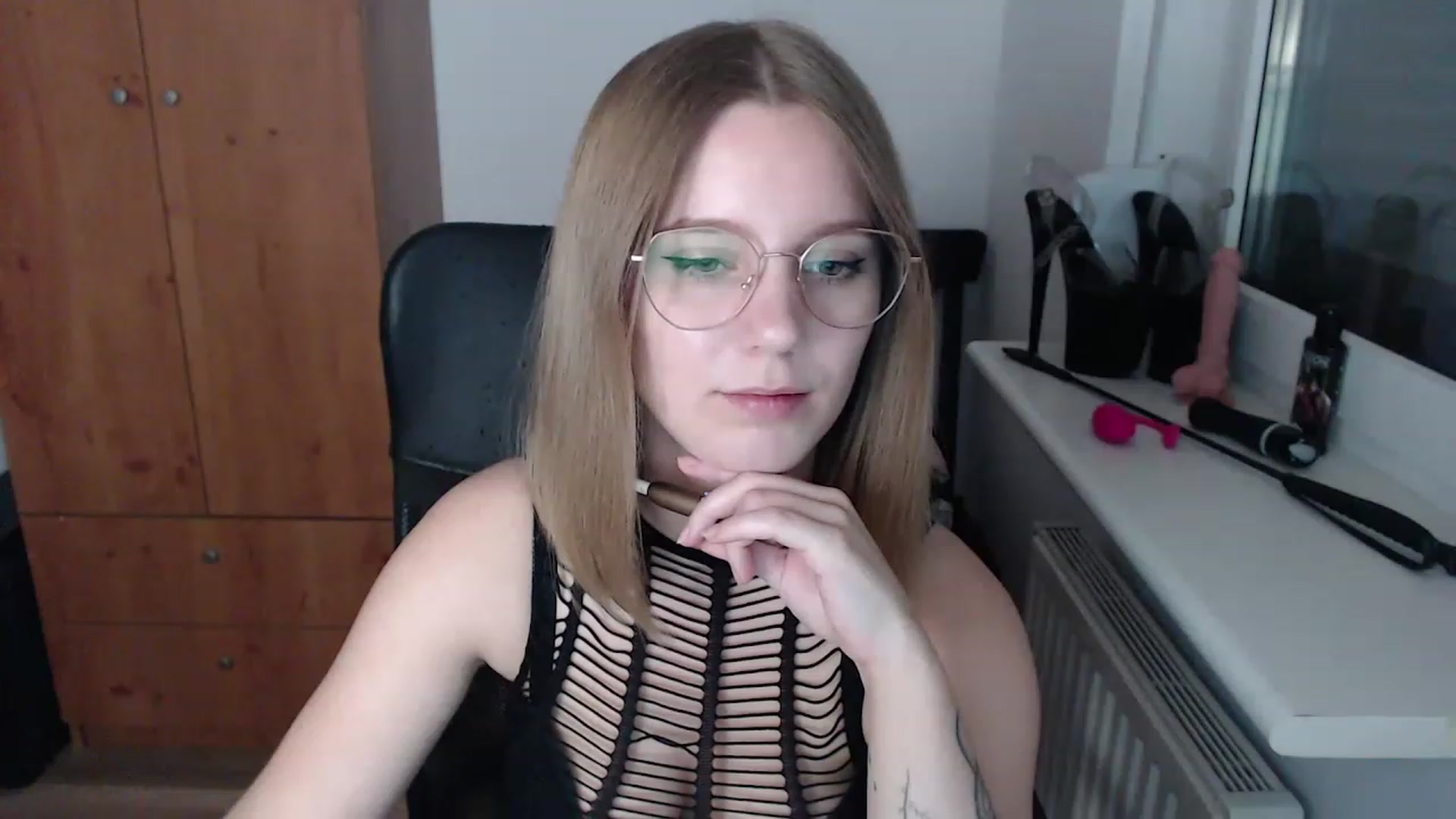 Gallery image thumbnail from Allison_here's myfreecams stream on, 11/22/2022, 16:41 image 15 of 20
