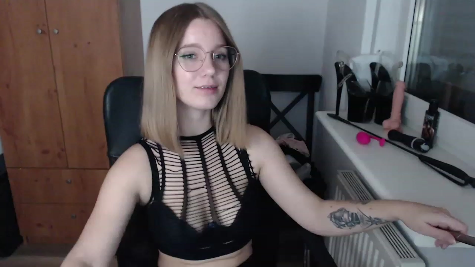 Gallery image thumbnail from Allison_here's myfreecams stream on, 11/22/2022, 16:41 image 14 of 20