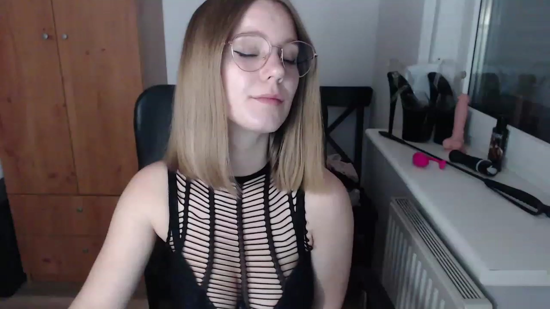 Gallery image thumbnail from Allison_here's myfreecams stream on, 11/22/2022, 16:41 image 11 of 20