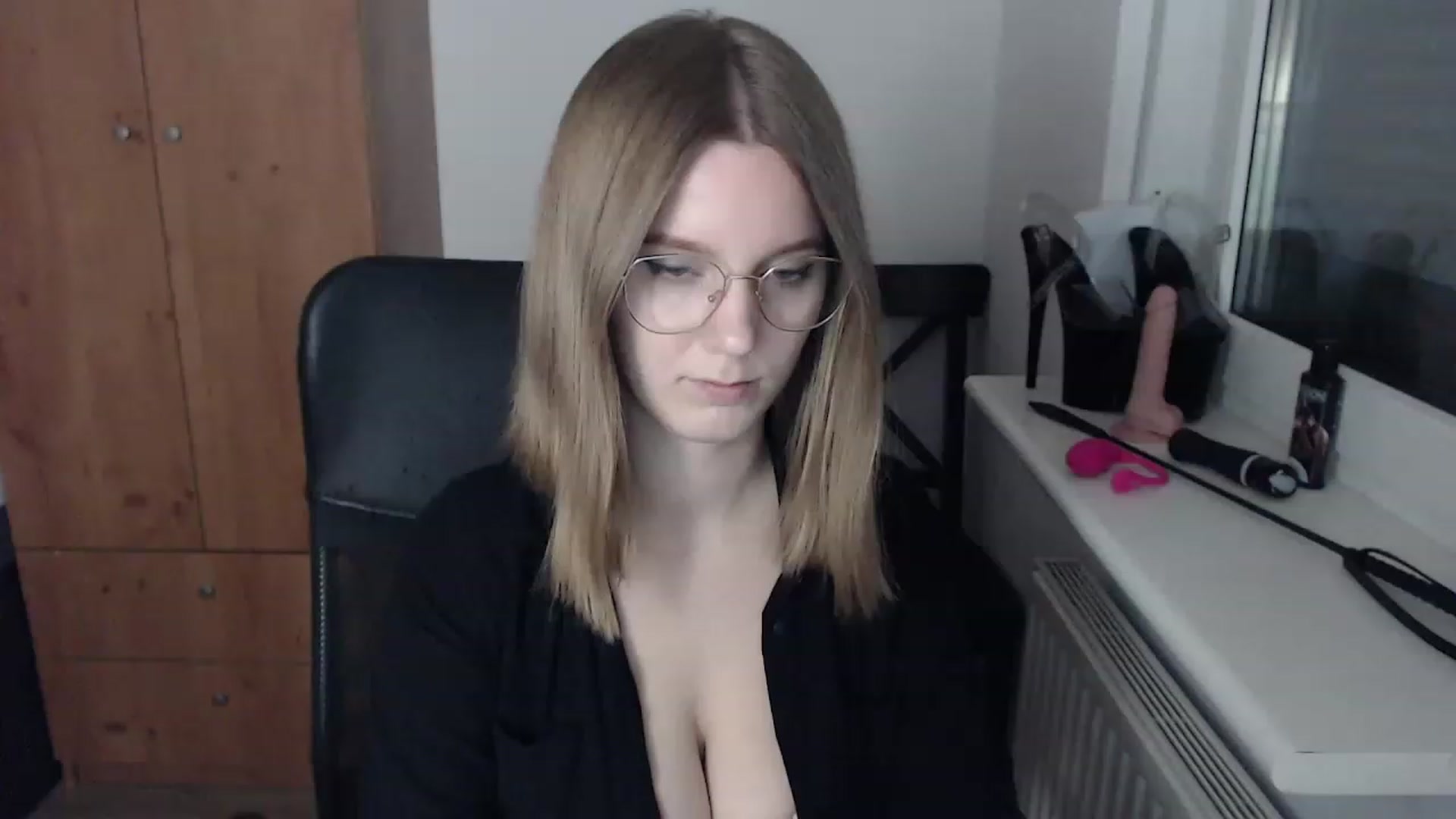 Gallery image thumbnail from Allison_here's myfreecams stream on, 11/24/2022, 19:39 image 5 of 20