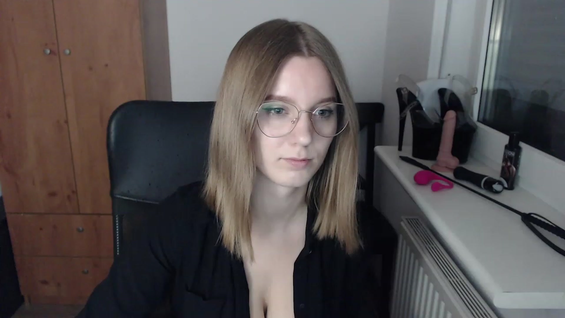 Gallery image thumbnail from Allison_here's myfreecams stream on, 11/24/2022, 19:39 image 10 of 20