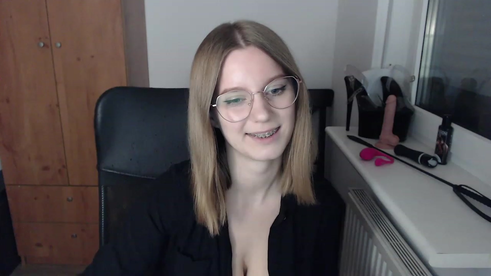 Gallery image thumbnail from Allison_here's myfreecams stream on, 11/24/2022, 19:39 image 20 of 20