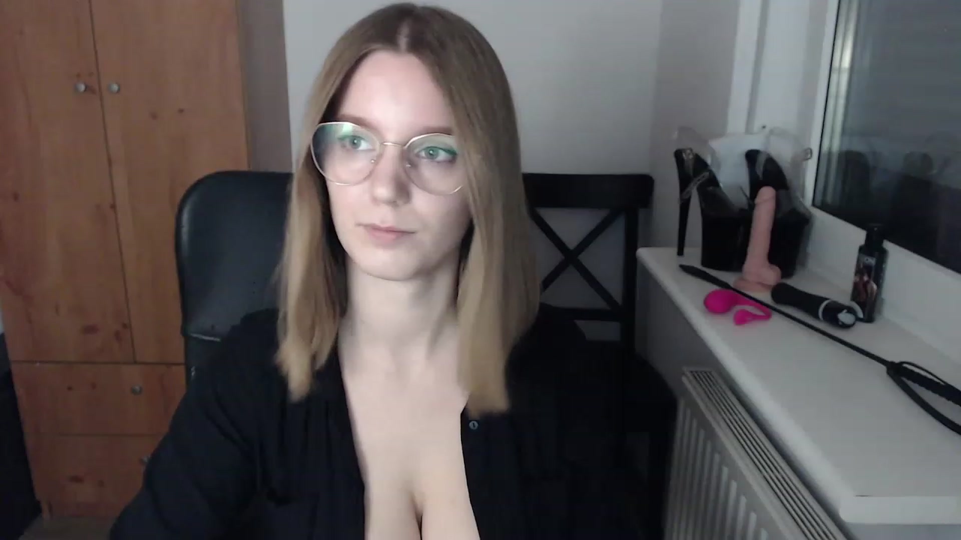 Gallery image thumbnail from Allison_here's myfreecams stream on, 11/24/2022, 19:39 image 15 of 20