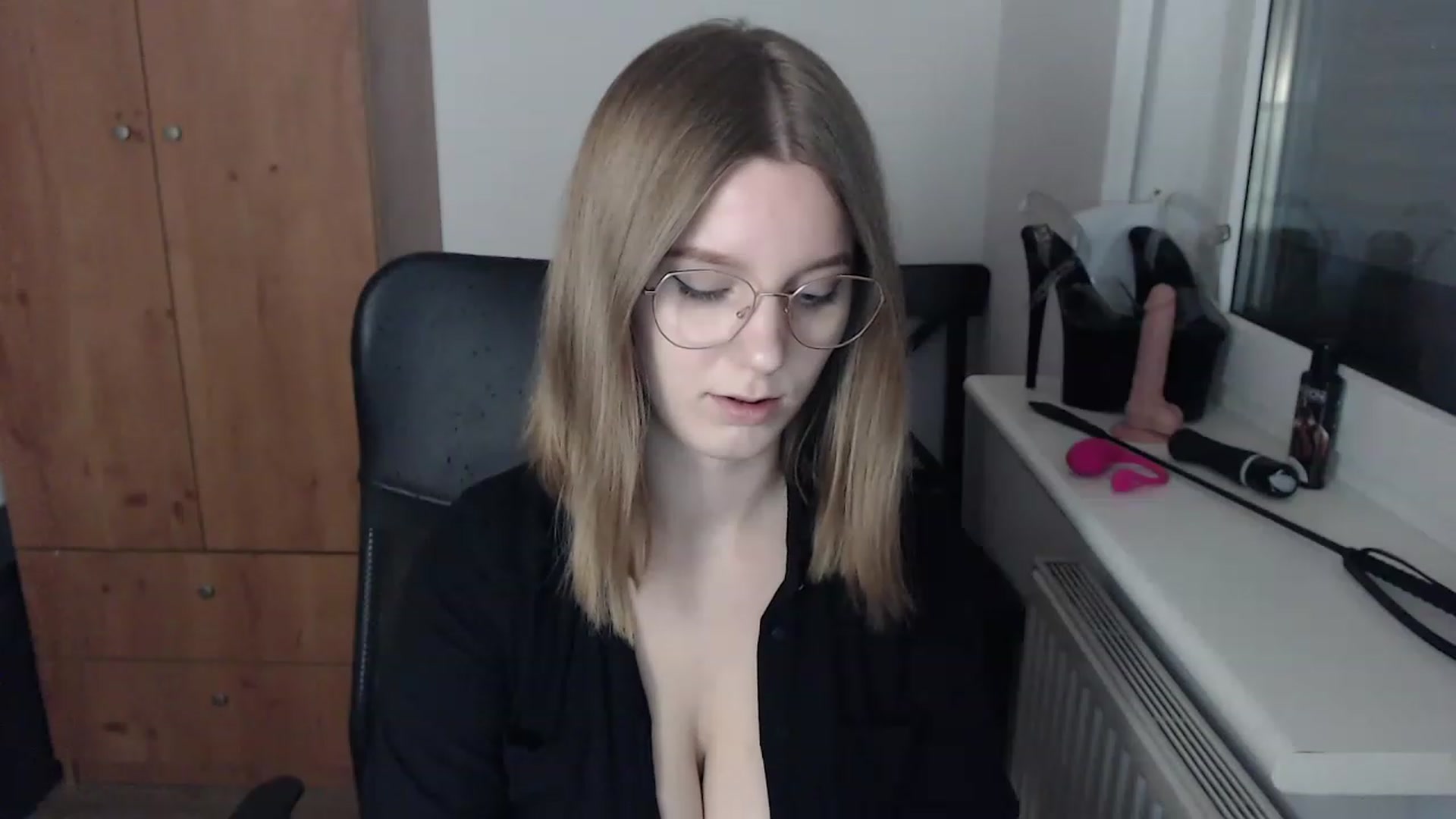 Gallery image thumbnail from Allison_here's myfreecams stream on, 11/24/2022, 19:39 image 9 of 20