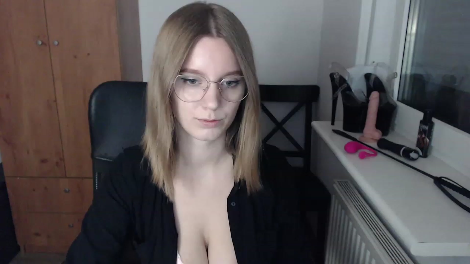 Gallery image thumbnail from Allison_here's myfreecams stream on, 11/24/2022, 19:39 image 14 of 20