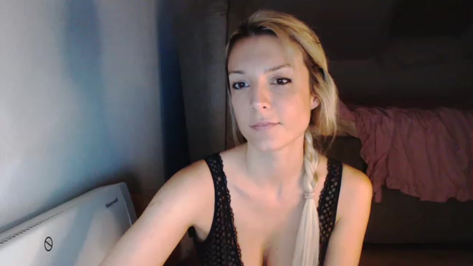 Gallery image thumbnail from AllleeS's myfreecams stream on, 11/15/2022, 16:21 image 15 of 20