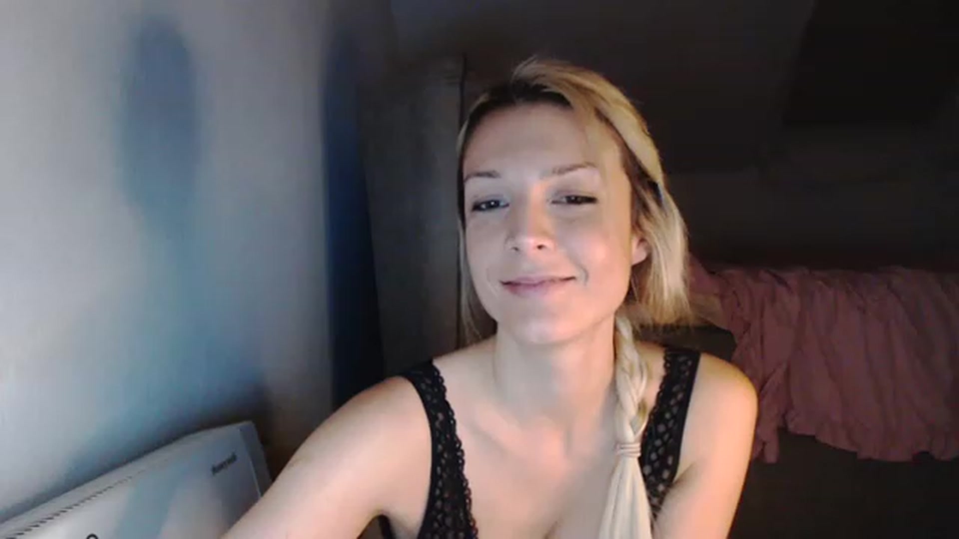 Gallery image thumbnail from AllleeS's myfreecams stream on, 11/15/2022, 16:21 image 13 of 20