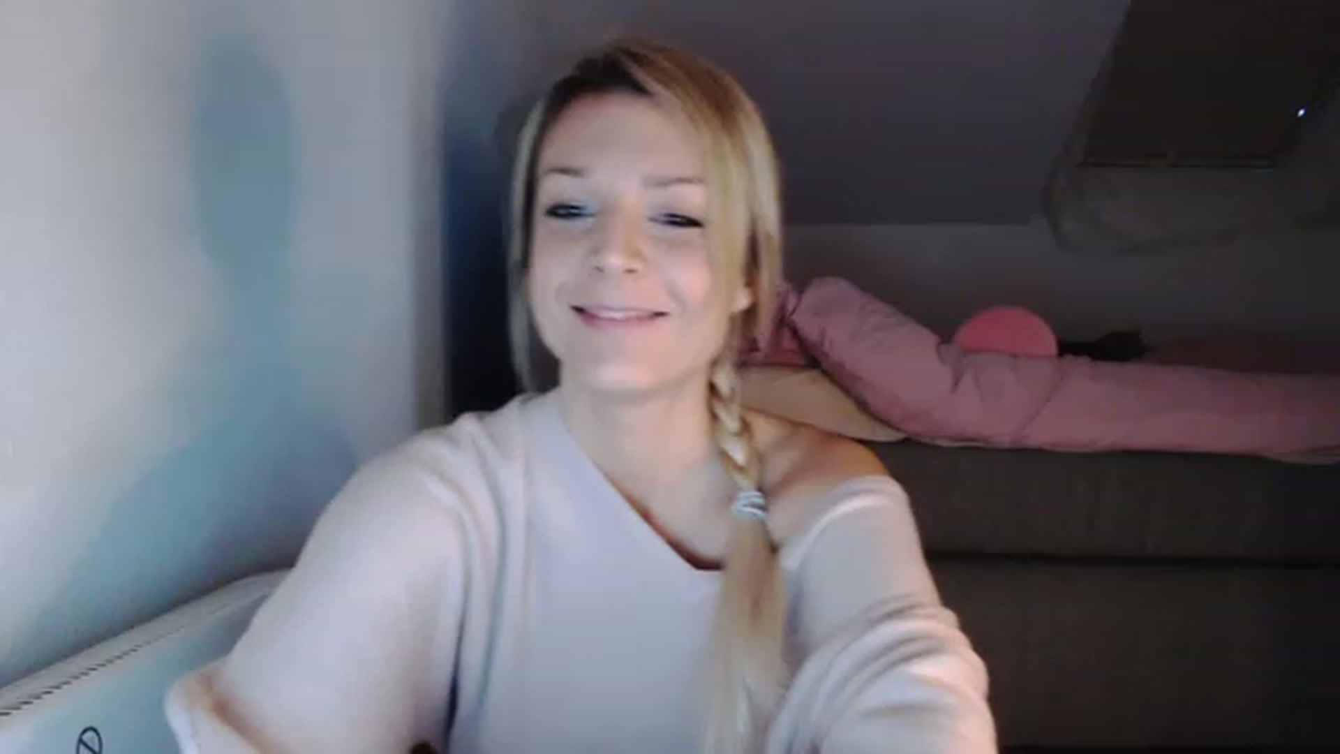 Gallery image thumbnail from AllleeS's myfreecams stream on, 12/08/2022, 15:23 image 2 of 20