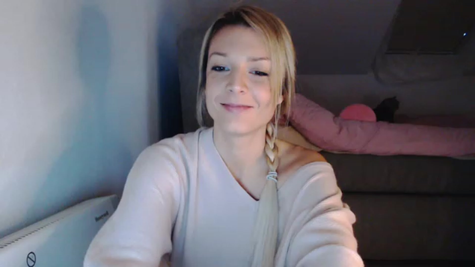 Gallery image thumbnail from AllleeS's myfreecams stream on, 12/08/2022, 15:23 image 4 of 20