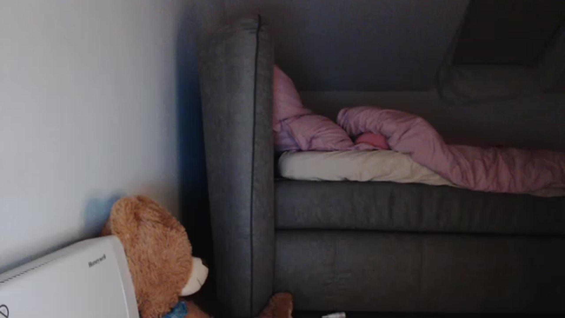 Gallery image thumbnail from AllleeS's myfreecams stream on, 12/08/2022, 20:51 image 2 of 20