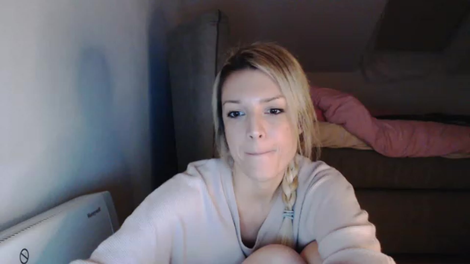 Gallery image thumbnail from AllleeS's myfreecams stream on, 12/08/2022, 23:02 image 19 of 20