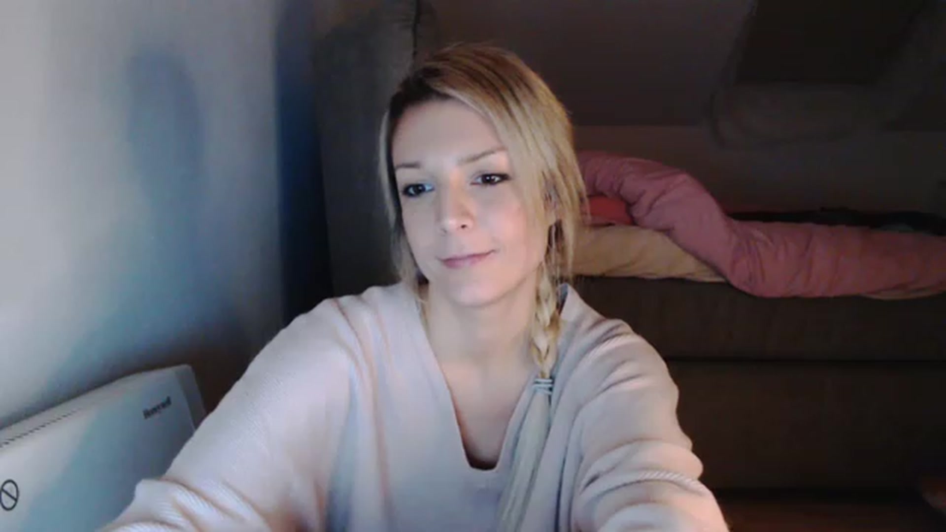 Gallery image thumbnail from AllleeS's myfreecams stream on, 12/08/2022, 23:02 image 9 of 20