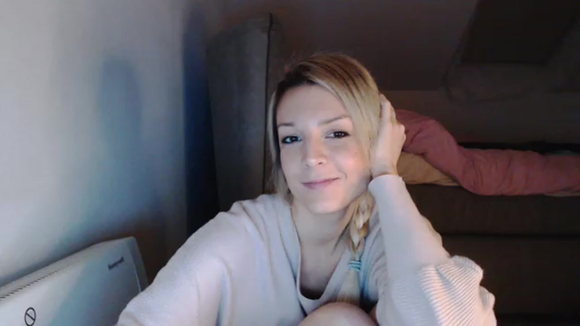 Gallery image thumbnail from AllleeS's myfreecams stream on, 12/08/2022, 23:02 image 18 of 20