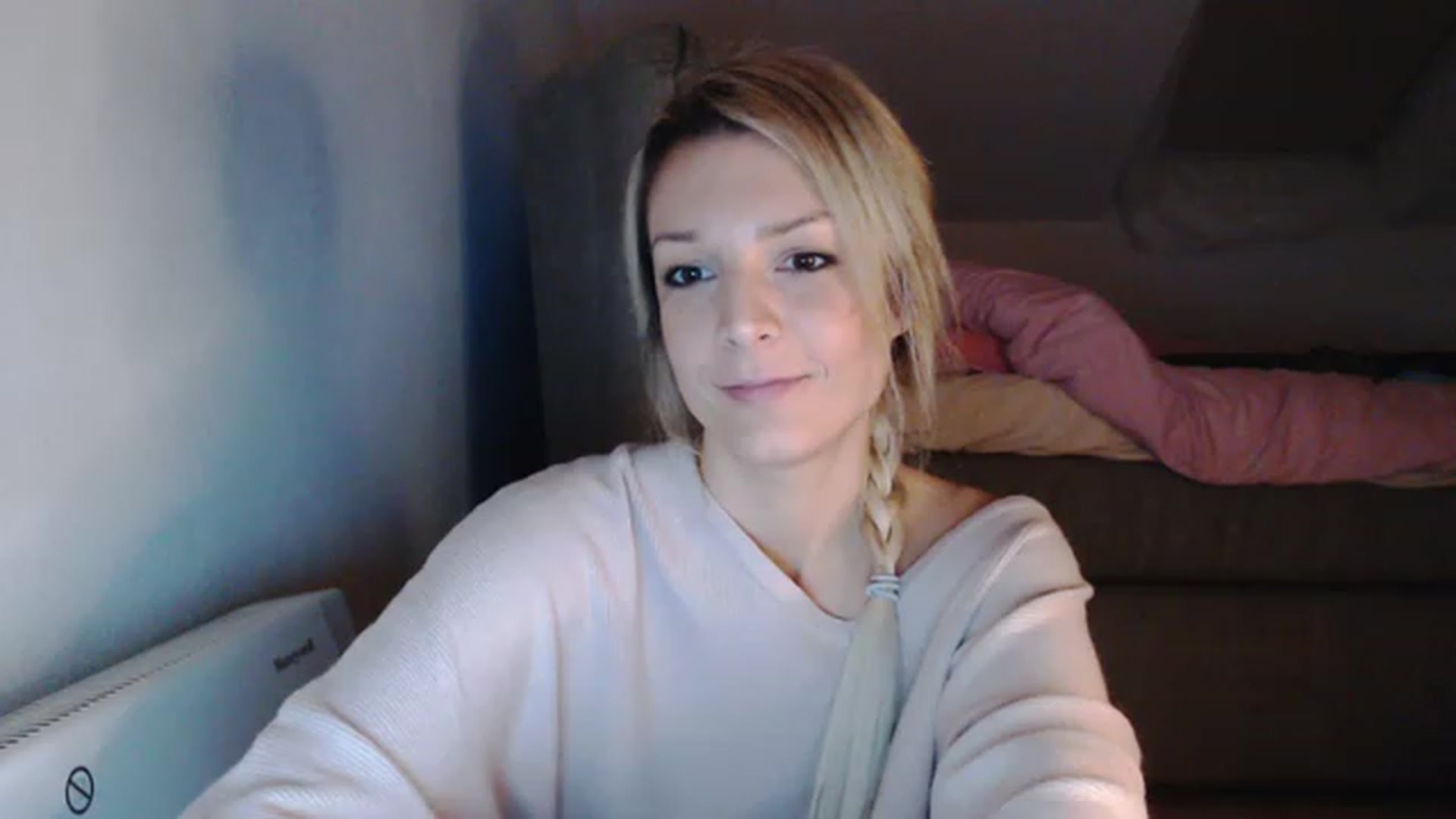 Gallery image thumbnail from AllleeS's myfreecams stream on, 12/08/2022, 23:02 image 14 of 20