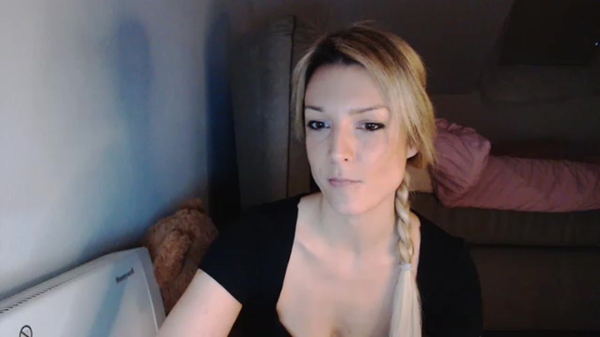 Gallery image thumbnail from AllleeS's myfreecams stream on, 12/09/2022, 15:59 image 6 of 20