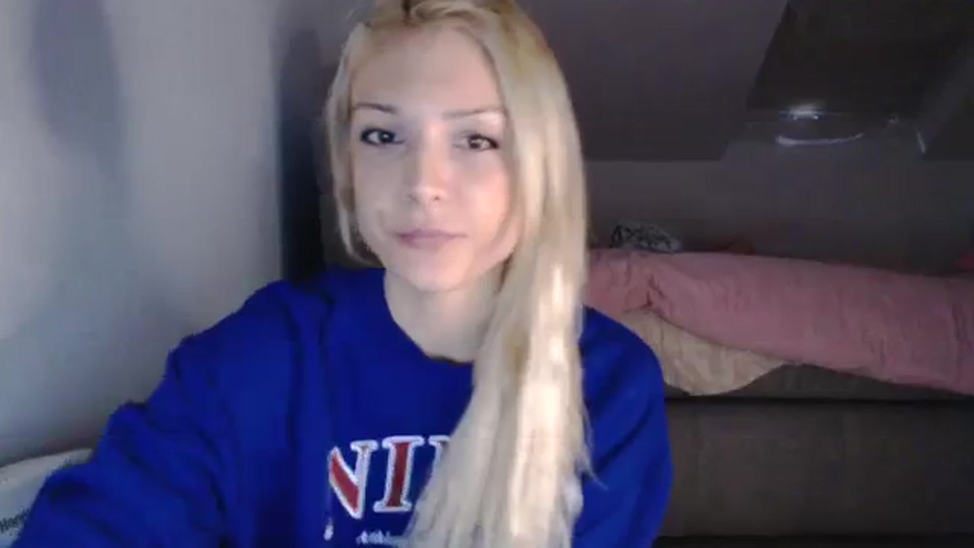 Gallery image thumbnail from AllleeS's myfreecams stream on, 10/05/2023, 14:09 image 6 of 20