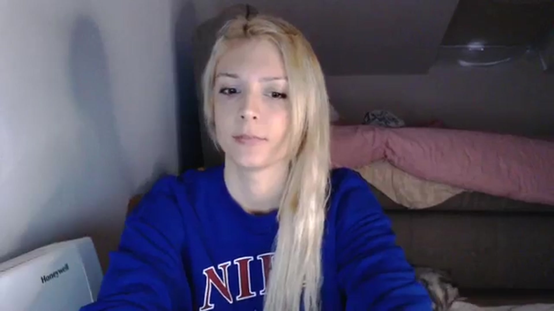 Gallery image thumbnail from AllleeS's myfreecams stream on, 10/05/2023, 14:09 image 17 of 20