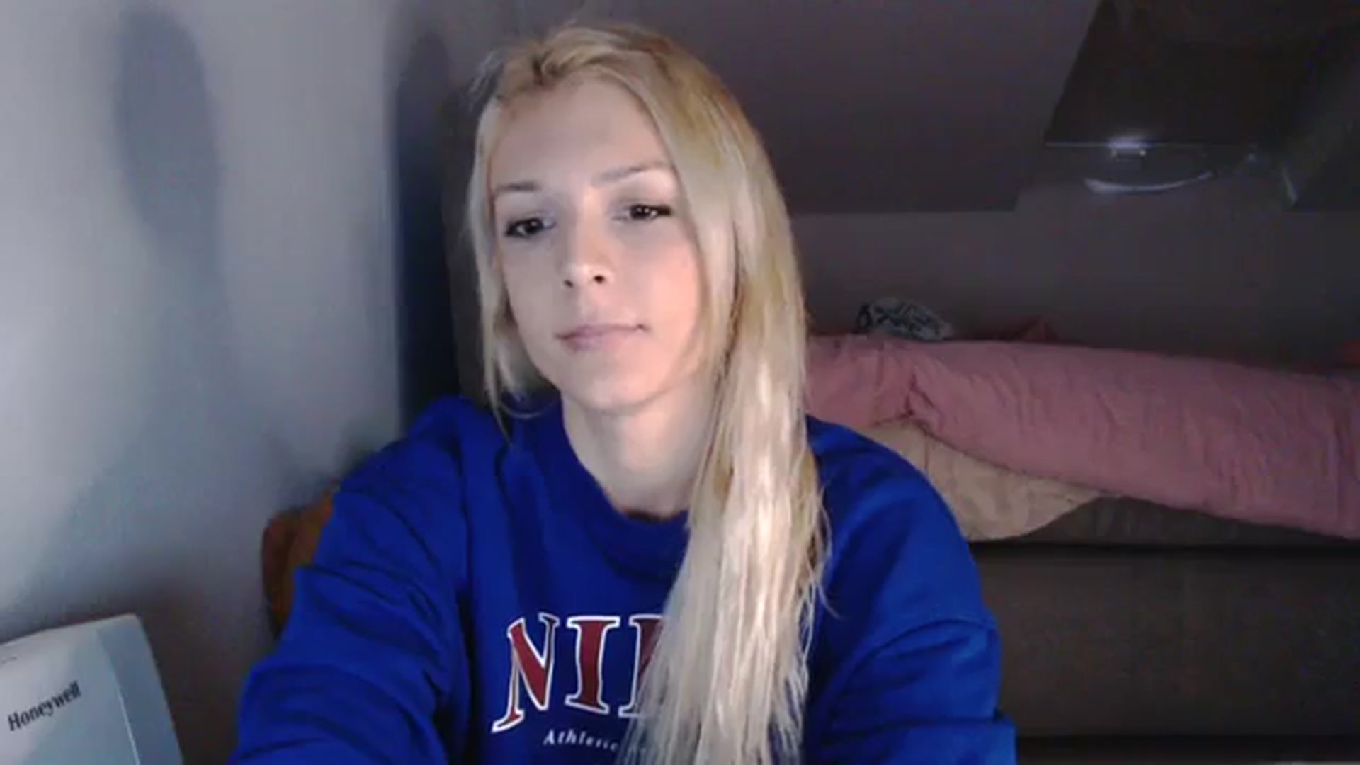 Gallery image thumbnail from AllleeS's myfreecams stream on, 10/05/2023, 14:09 image 8 of 20