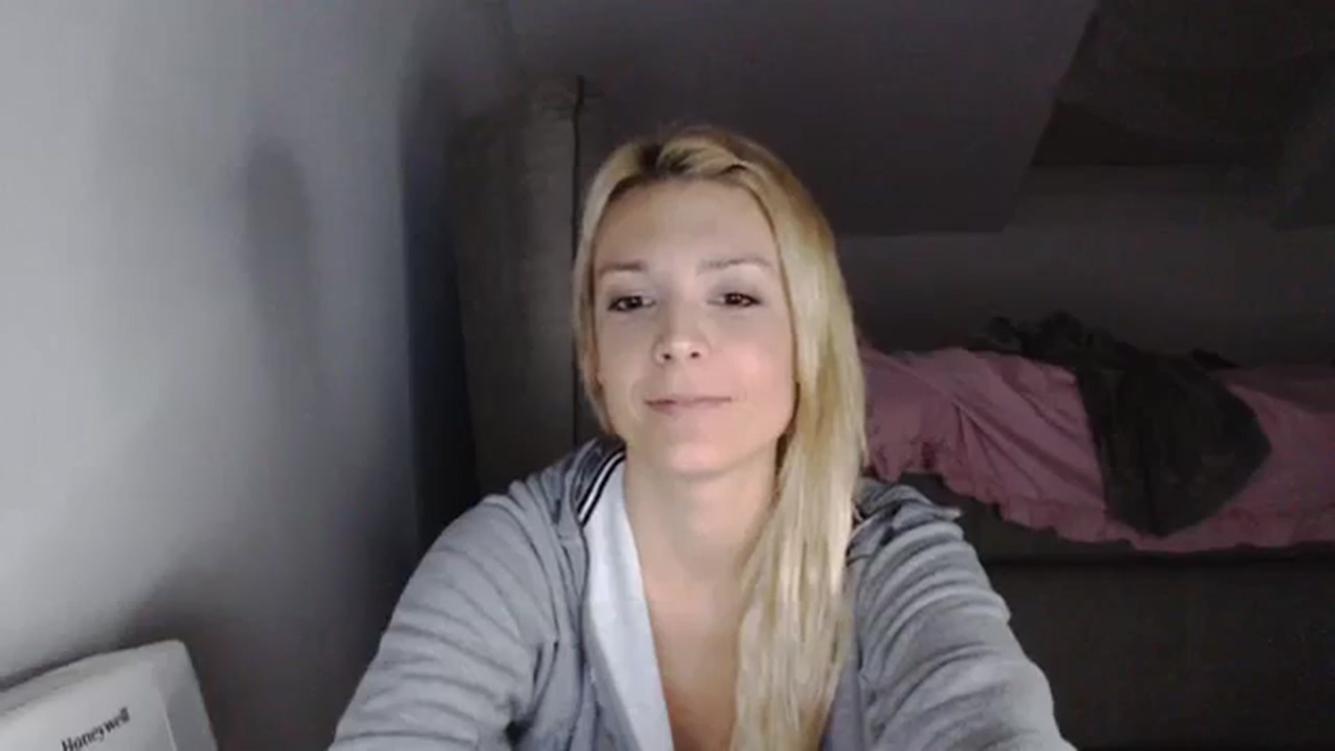 Gallery image thumbnail from AllleeS's myfreecams stream on, 10/20/2023, 14:08 image 11 of 20