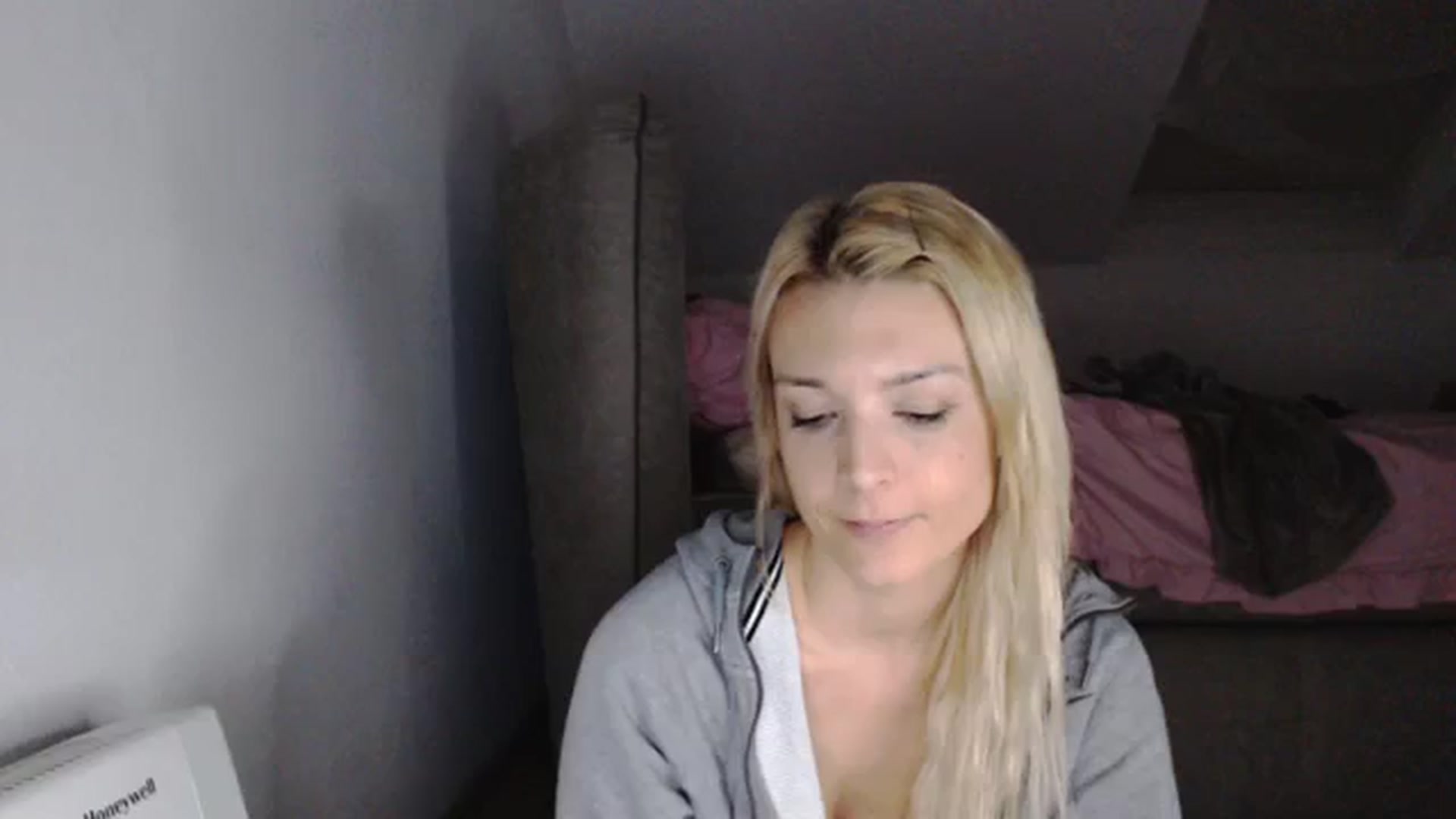 Gallery image thumbnail from AllleeS's myfreecams stream on, 10/20/2023, 14:08 image 3 of 20
