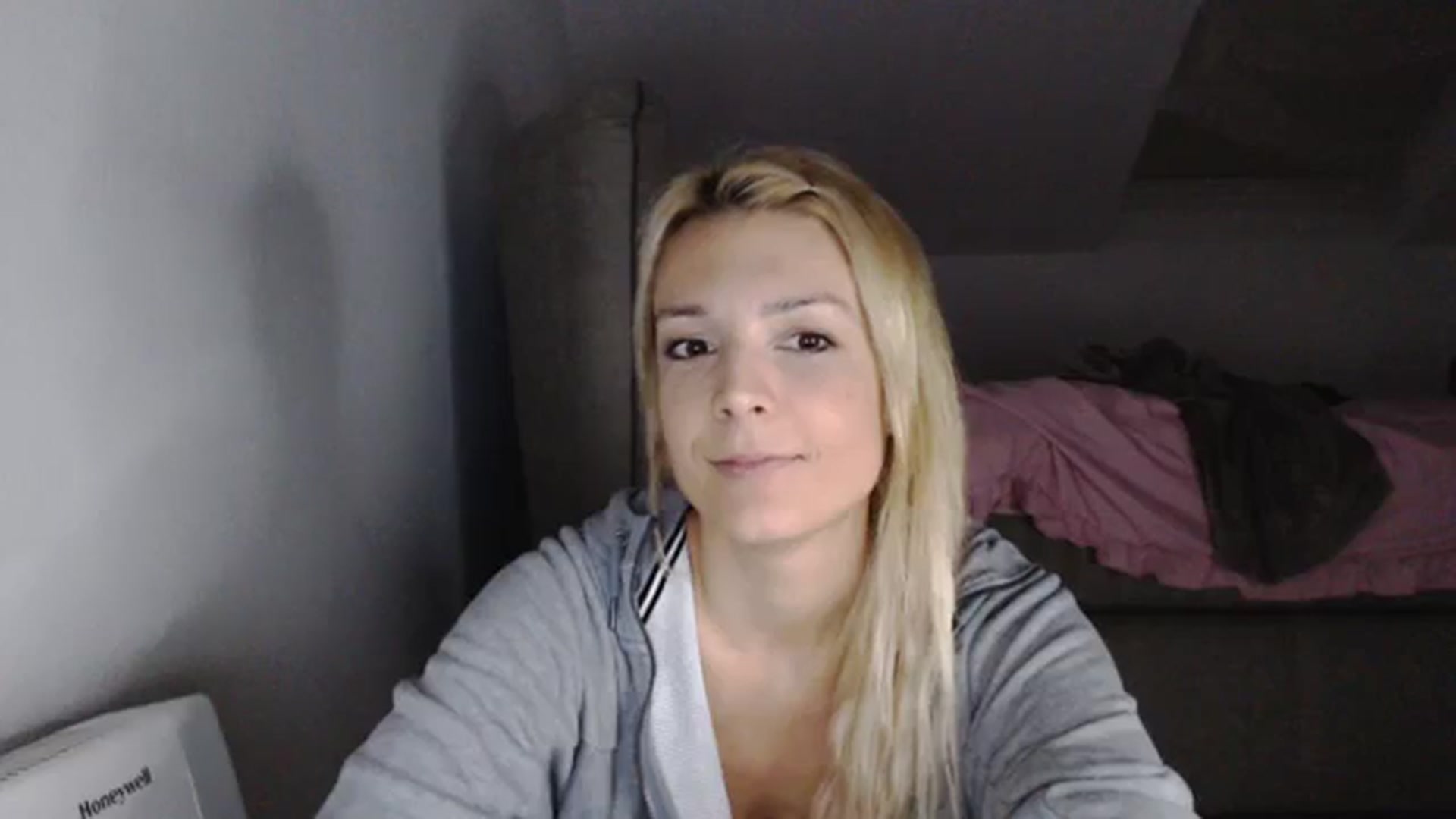 Gallery image thumbnail from AllleeS's myfreecams stream on, 10/20/2023, 14:08 image 2 of 20
