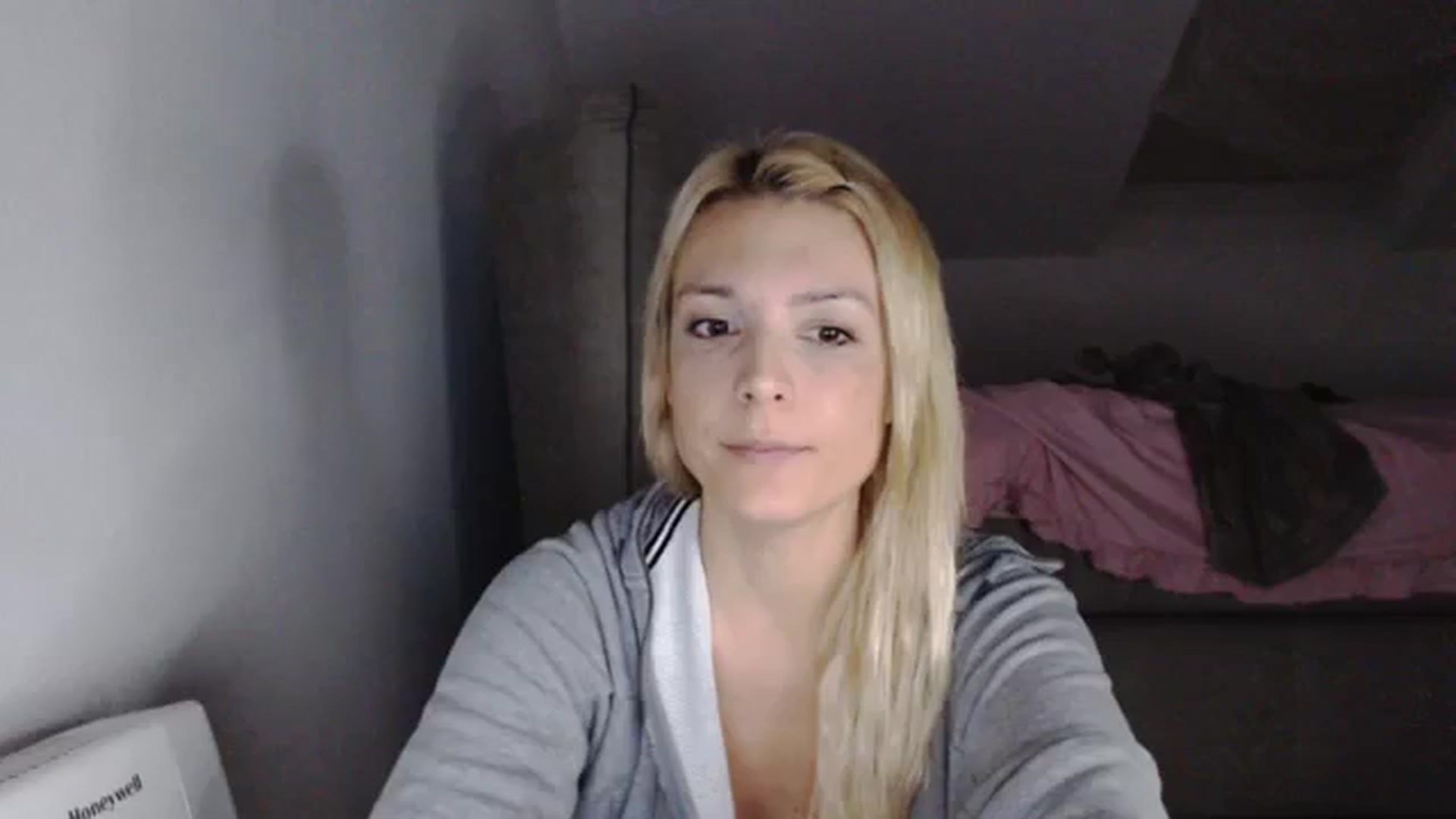 Gallery image thumbnail from AllleeS's myfreecams stream on, 10/20/2023, 14:08 image 13 of 20