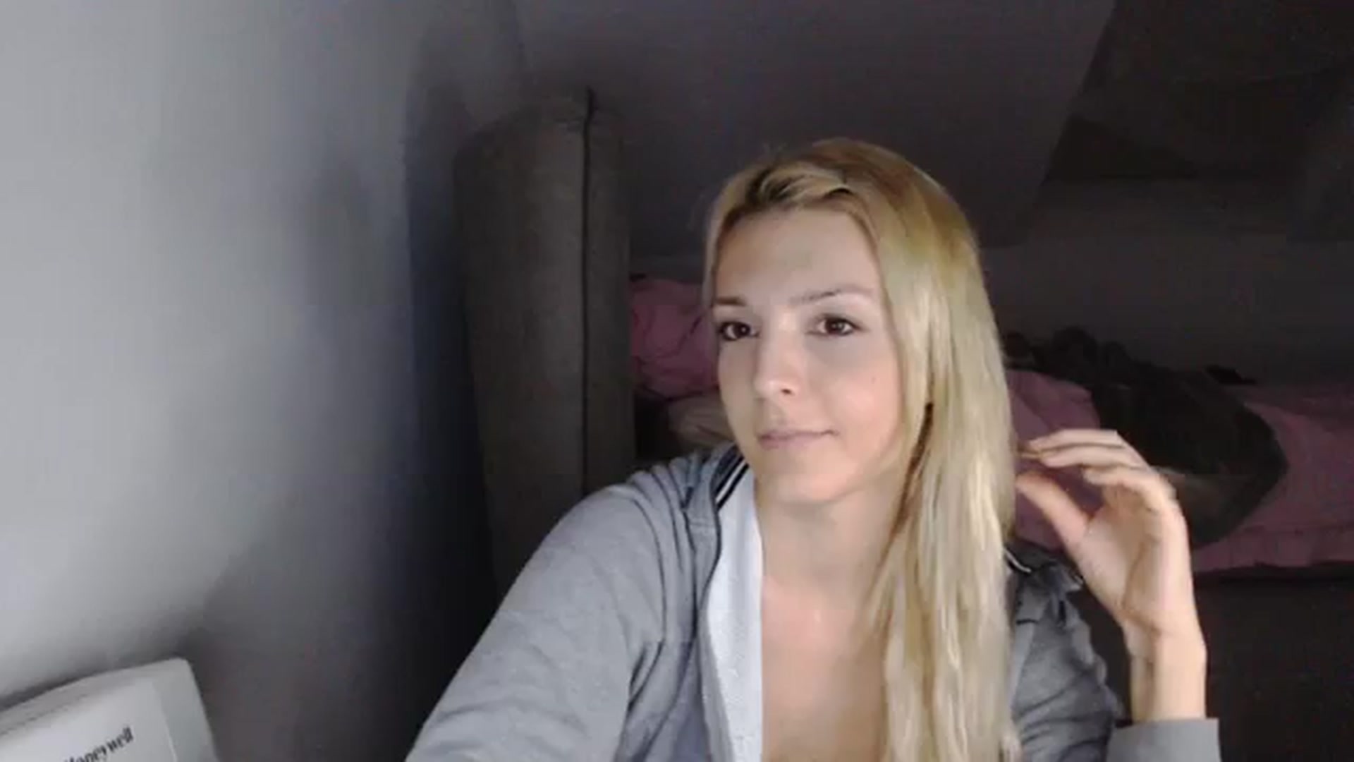 Gallery image thumbnail from AllleeS's myfreecams stream on, 10/20/2023, 14:08 image 14 of 20