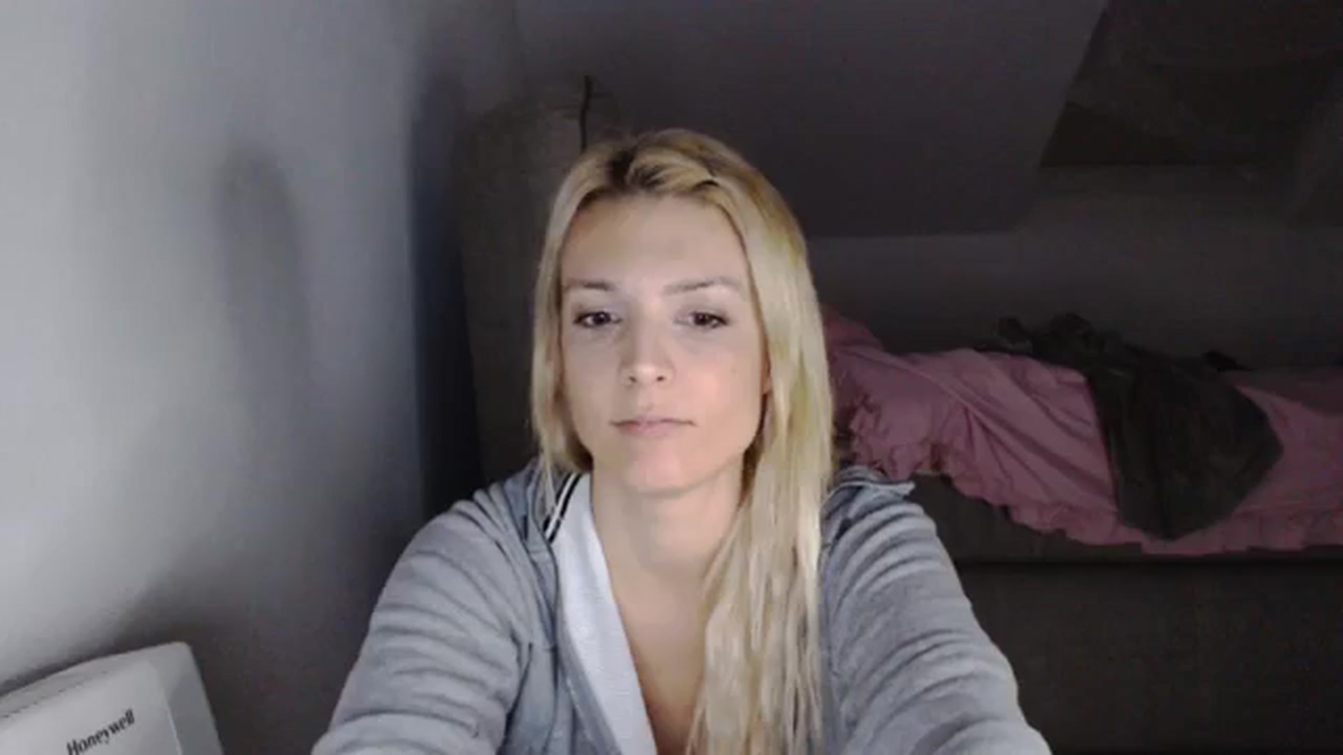 Gallery image thumbnail from AllleeS's myfreecams stream on, 10/20/2023, 14:08 image 8 of 20