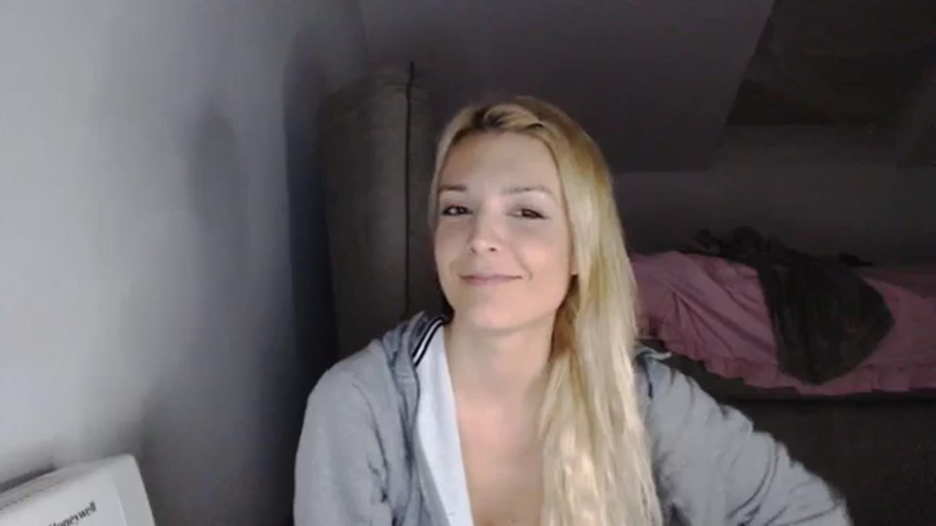 Gallery image thumbnail from AllleeS's myfreecams stream on, 10/20/2023, 14:08 image 10 of 20