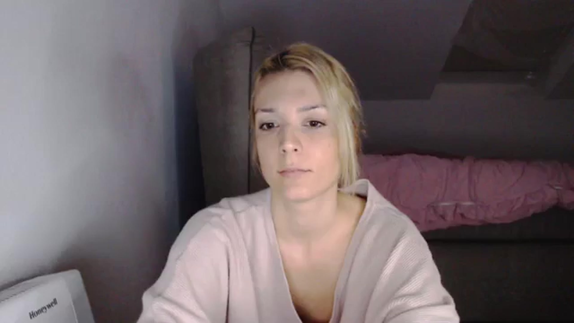 Gallery image thumbnail from AllleeS's myfreecams stream on, 10/26/2023, 13:32 image 1 of 20