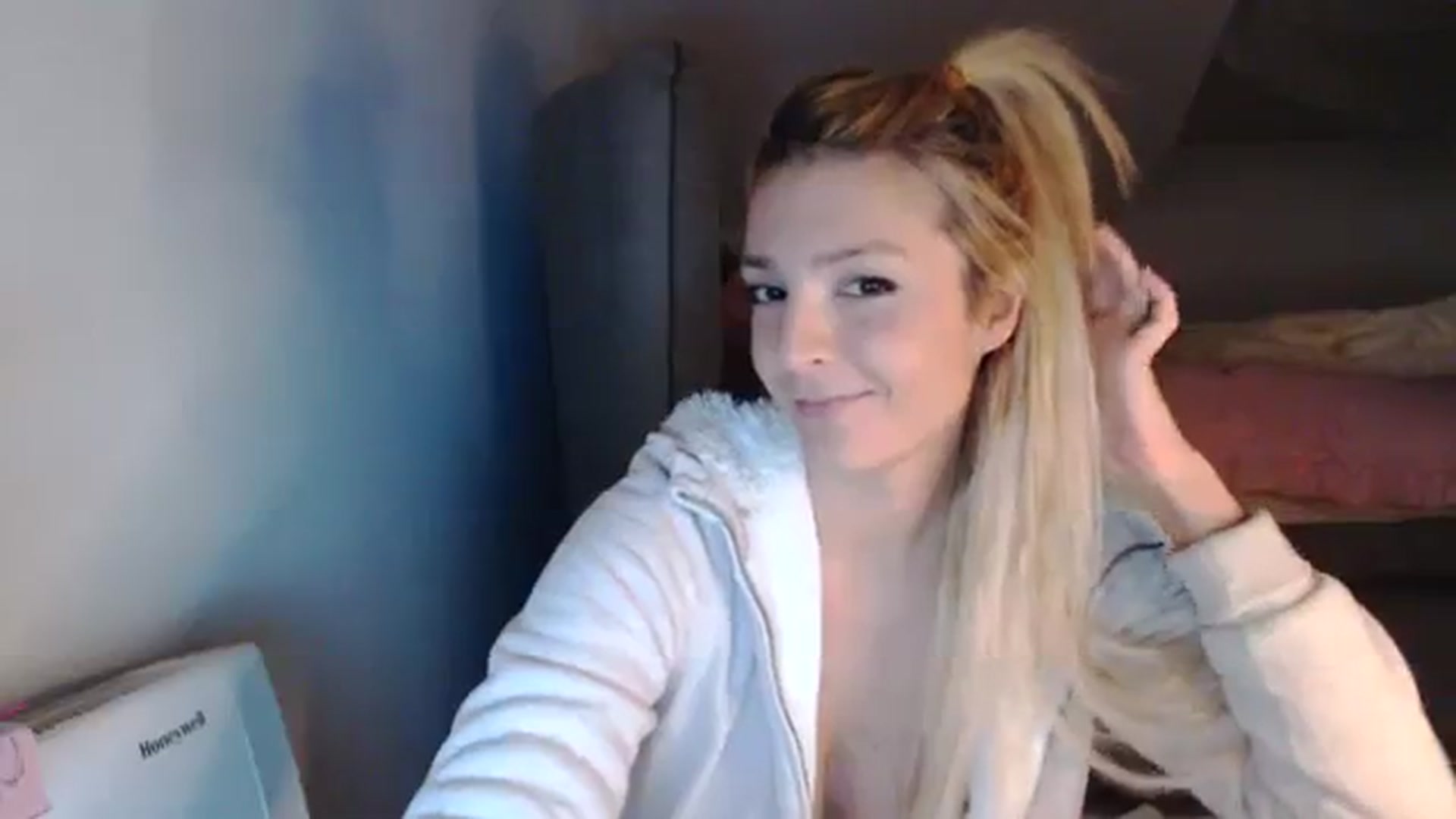 Gallery image thumbnail from AllleeS's myfreecams stream on, 11/12/2023, 15:06 image 15 of 20