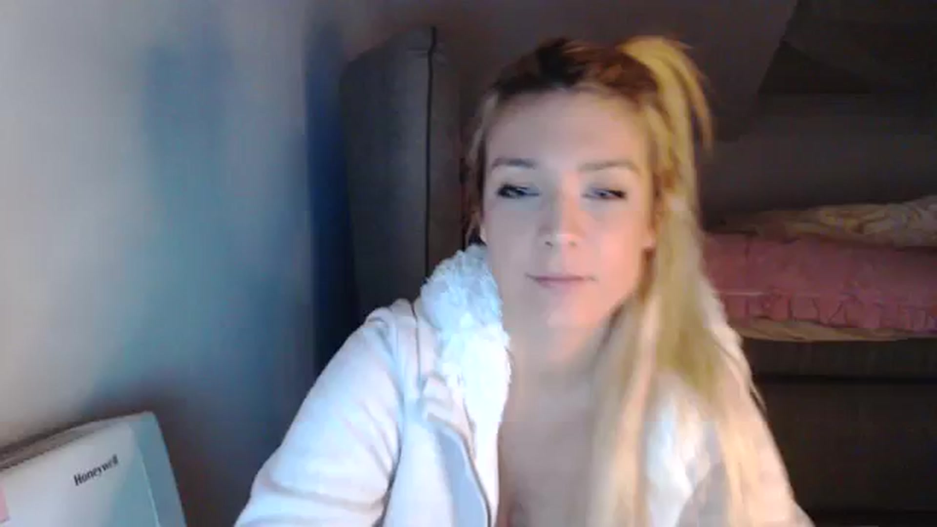 Gallery image thumbnail from AllleeS's myfreecams stream on, 11/12/2023, 15:06 image 1 of 20
