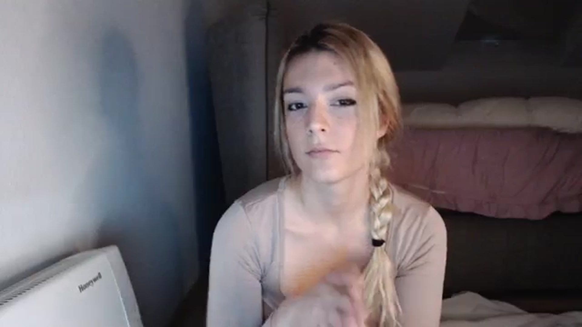 Gallery image thumbnail from AllleeS's myfreecams stream on, 11/22/2023, 14:33 image 2 of 20