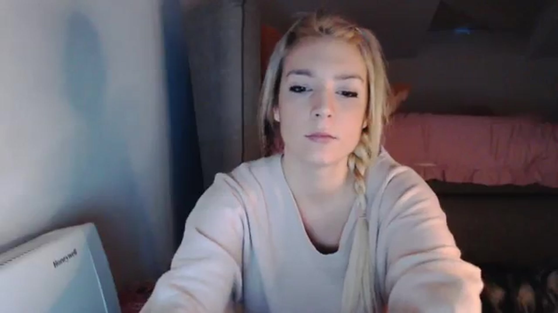 Gallery image thumbnail from AllleeS's myfreecams stream on, 11/29/2023, 15:15 image 2 of 20