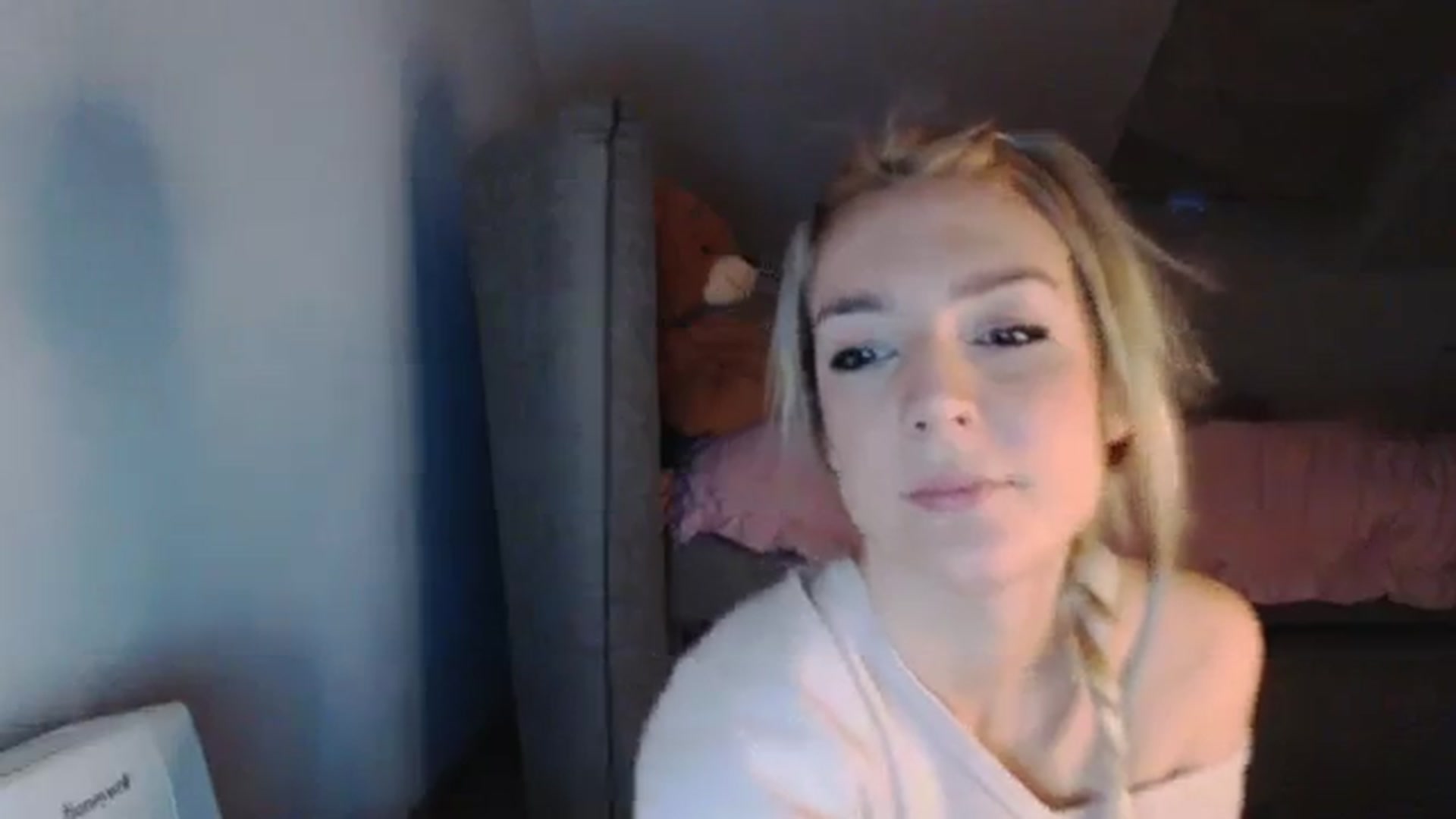 Gallery image thumbnail from AllleeS's myfreecams stream on, 11/29/2023, 15:15 image 5 of 20